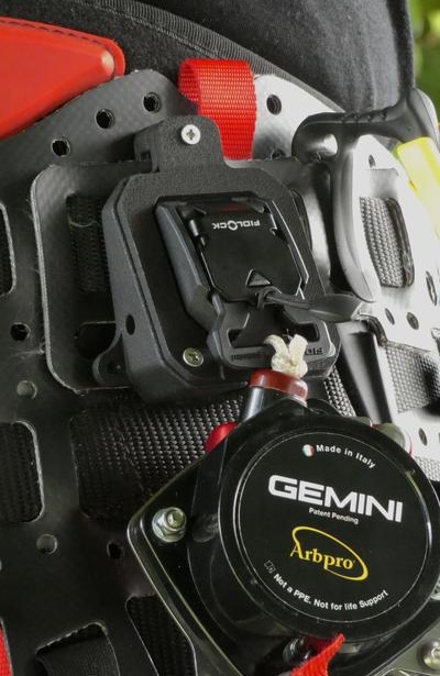 GEMINI KNEE Magnetic deluxe harness storage